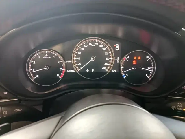 Mazda Axela — Фото автомобиля 11