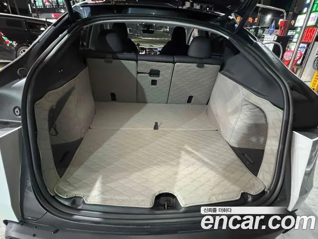 Tesla Model Y — Фото автомобиля 13