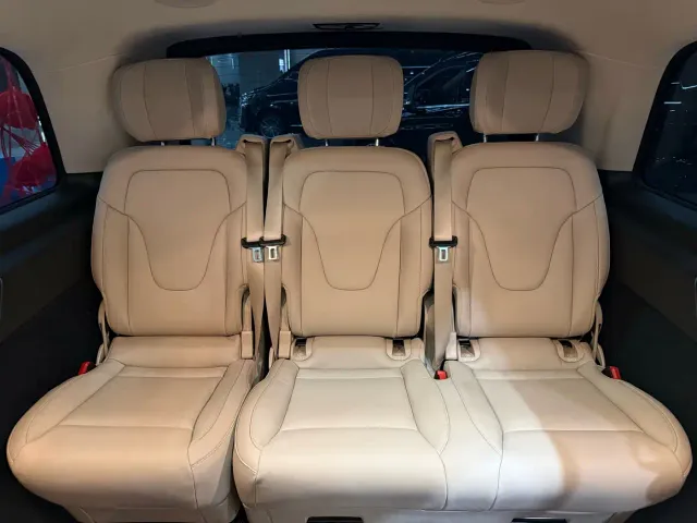 Mercedes-Benz V-Class — Фото автомобиля 16