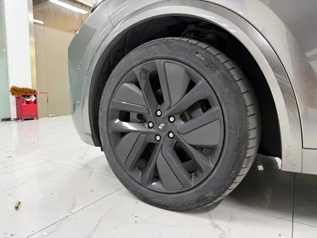 Li Auto L9 — Фото автомобиля 7