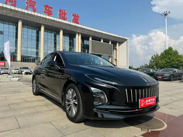 Hongqi E-QM5 — Фото автомобиля 3