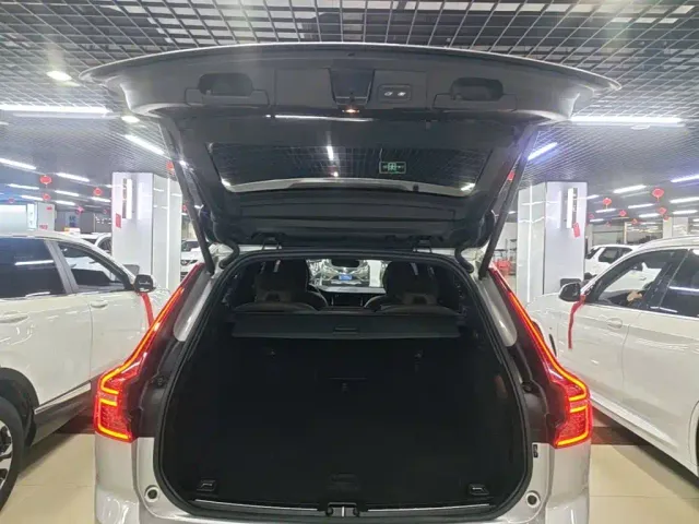 Volvo XC60 — Фото автомобиля 18