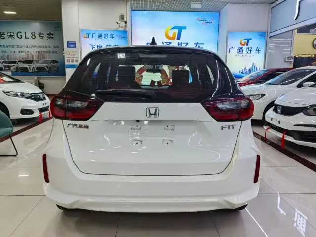 Honda Fit — Фото автомобиля 9