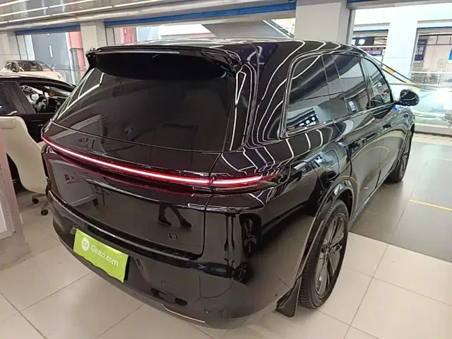 Li Auto L8 — Фото автомобиля 6