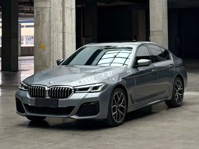 Фотография автомобиля — BMW 5 Series