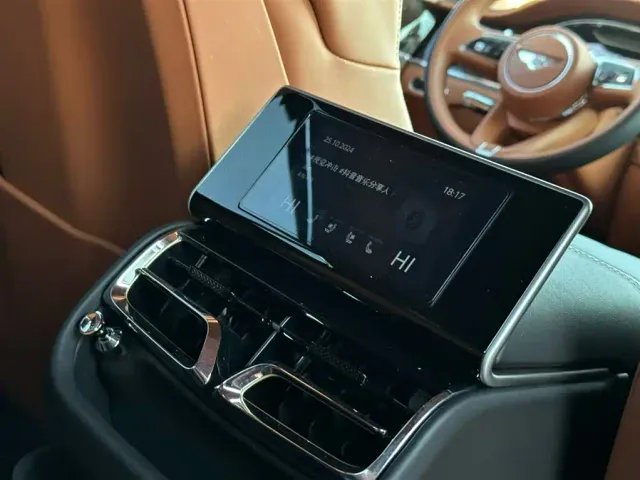 Bentley Flying Spur — Фото автомобиля 8