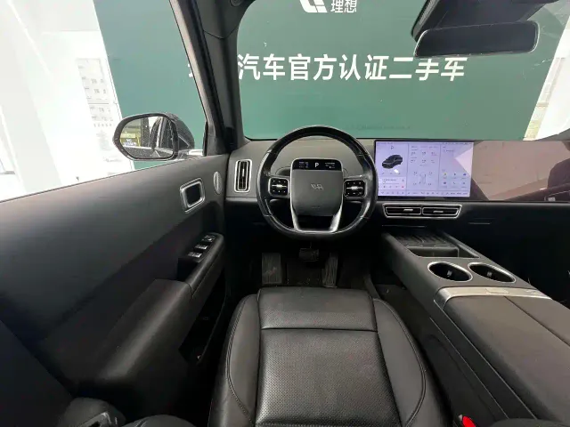 Li Auto L8 — Фото автомобиля 10