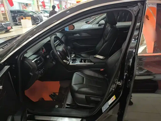 Hongqi H5 — Фото автомобиля 14