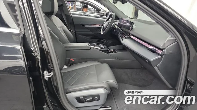 BMW 5-Series 5 серия (G60) — Фото автомобиля 23