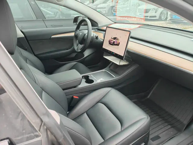 Tesla Model 3 — Фото автомобиля 7