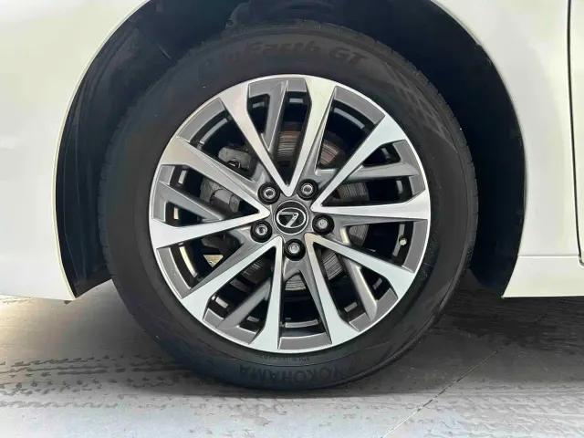 Lexus ES — Фото автомобиля 6