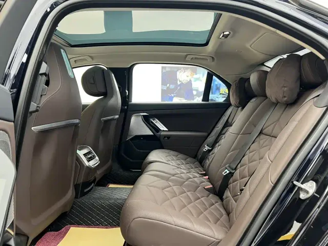 BMW 7 Series — Фото автомобиля 18