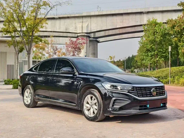 Volkswagen Passat — Фото автомобиля 3