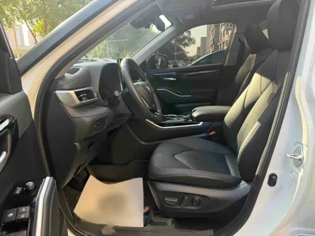 Toyota Highlander — Фото автомобиля 7