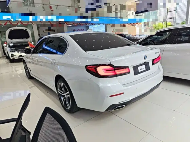 BMW 5 Series — Фото автомобиля 4