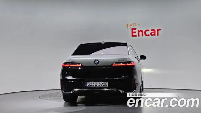 BMW 7-Series — Фото автомобиля 4