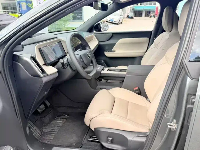 Volvo XC70 Plug-in Hybrid — Фото автомобиля 4