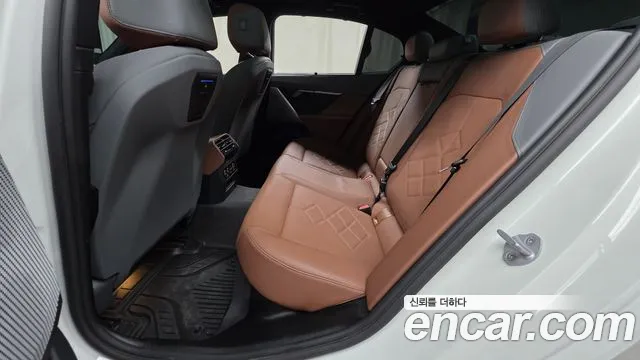 BMW 5 Series G60 — Фото автомобиля 16