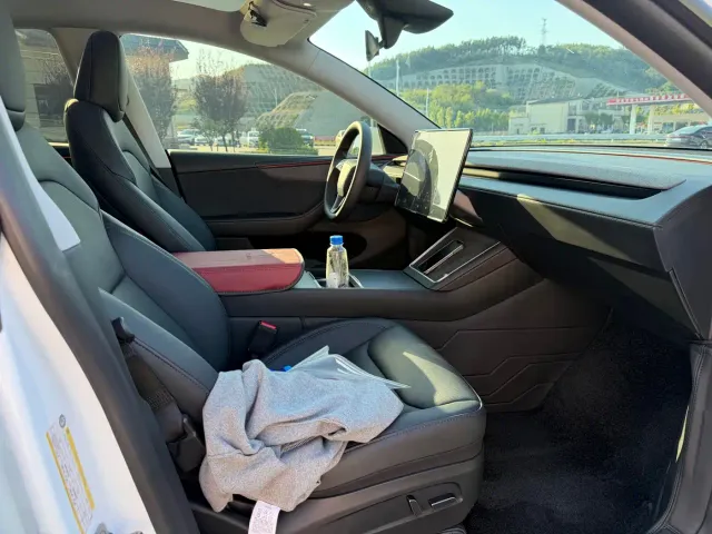 Tesla Model Y — Фото автомобиля 8