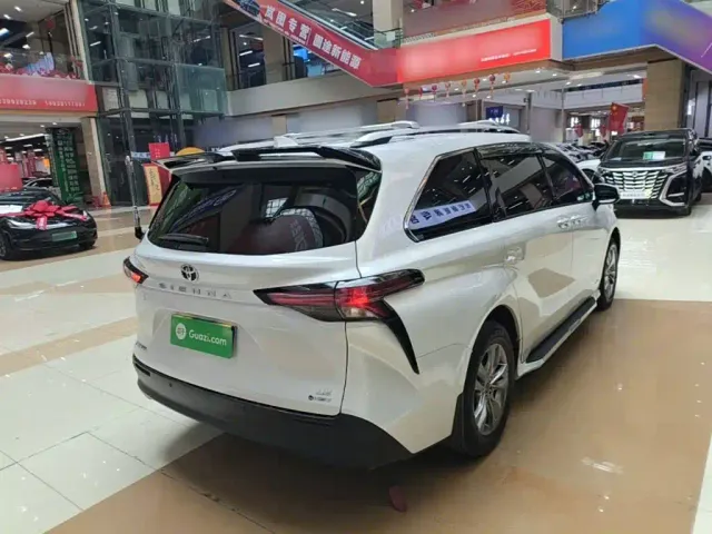 Toyota Sienna — Фото автомобиля 6
