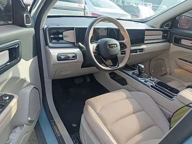 Geely ICON — Фото автомобиля 9