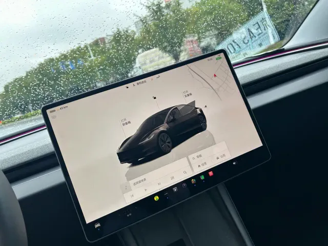 Tesla Model 3 — Фото автомобиля 6