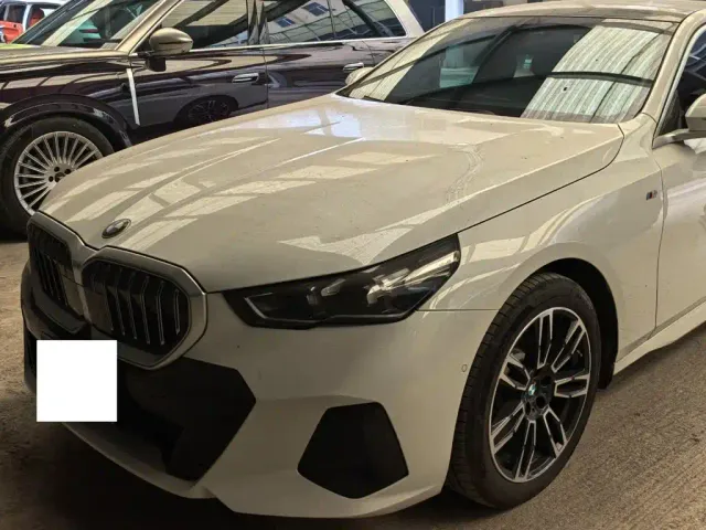 BMW 5 Series — Фото автомобиля 9
