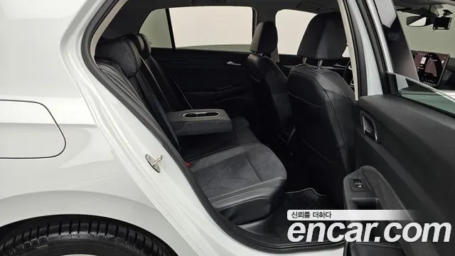 Volkswagen Golf Golf 8 поколение 2.0 TDI Premium — Фото автомобиля 24