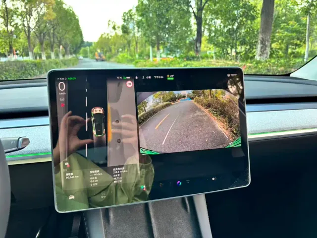 Tesla Model Y — Фото автомобиля 25