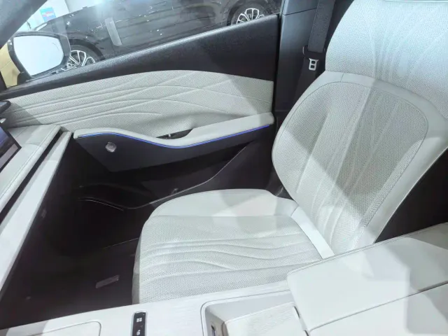 Geely Galaxy E8 — Фото автомобиля 15