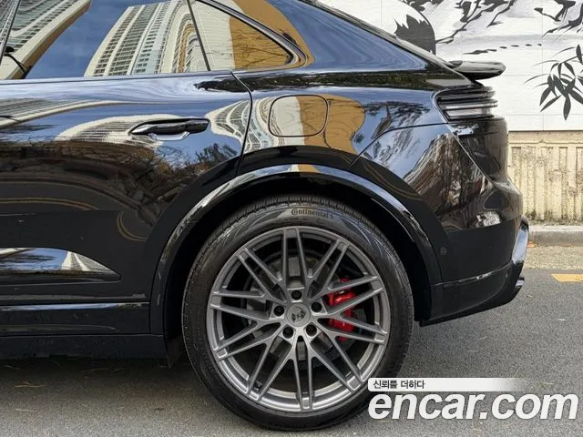 Porsche Macan Electric — Фото автомобиля 6