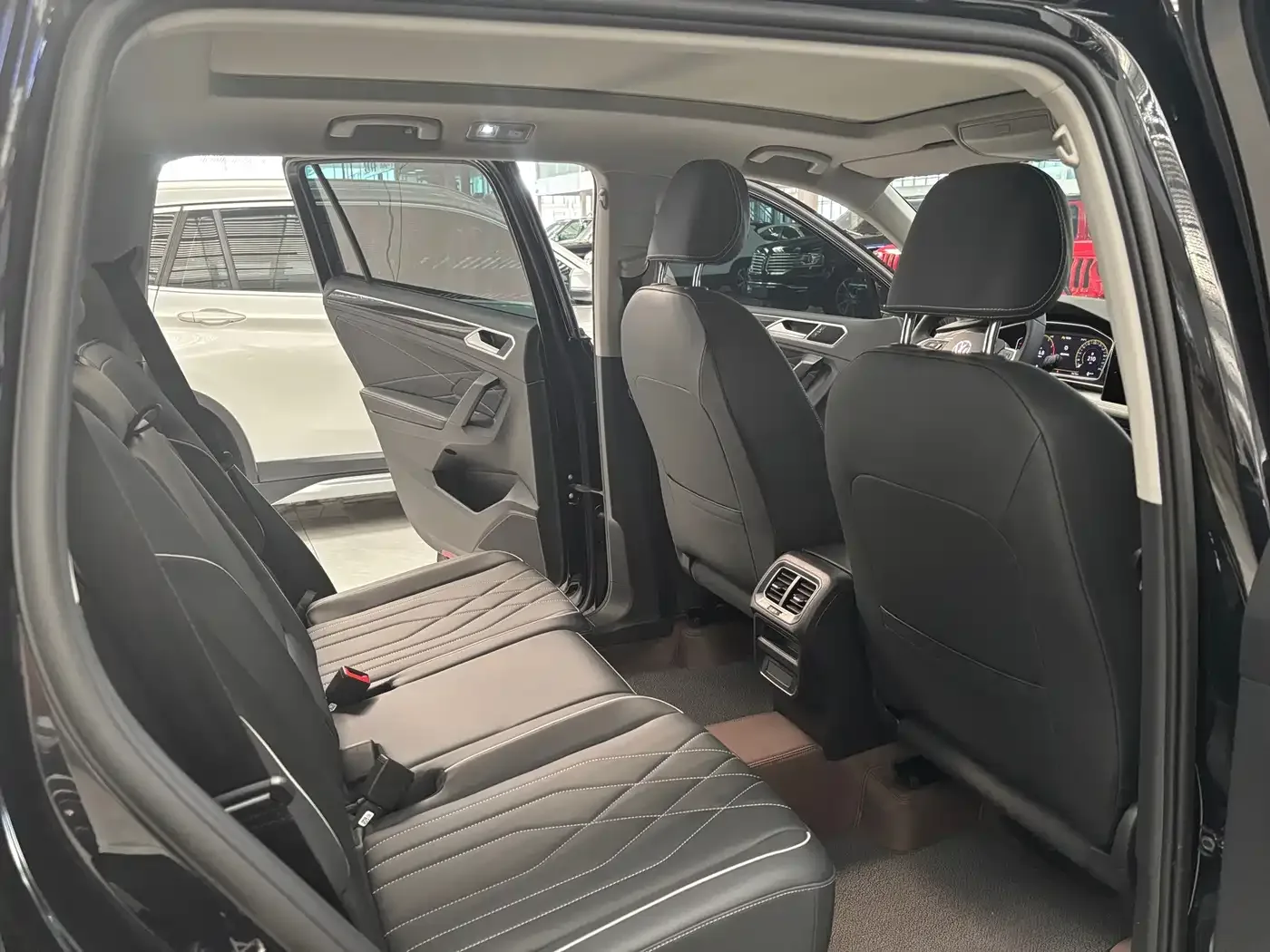Volkswagen Tiguan L 2024 300TSI Auto 2WD Smart Edition — Фото автомобиля 8