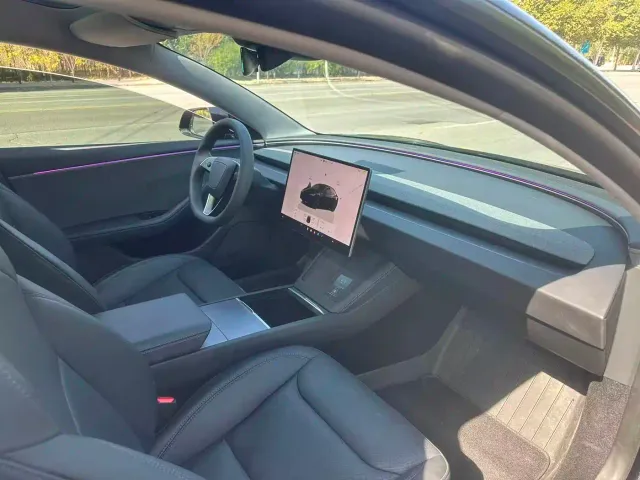 Tesla Model 3 — Фото автомобиля 5