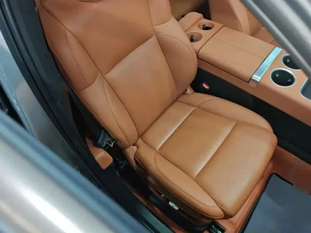 Li Auto L8 — Фото автомобиля 24