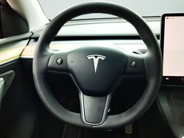Tesla Model Y — Фото автомобиля 12