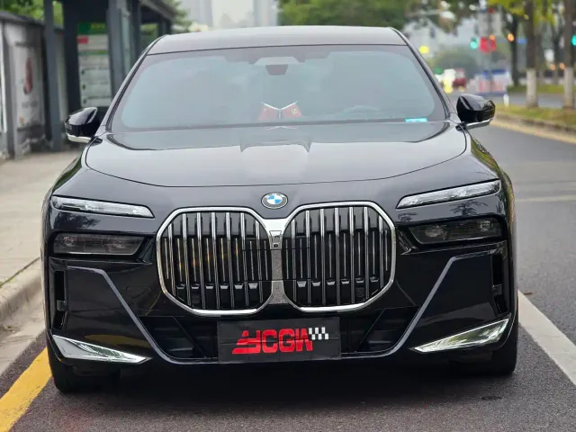 BMW 7 Series — Фото автомобиля 2