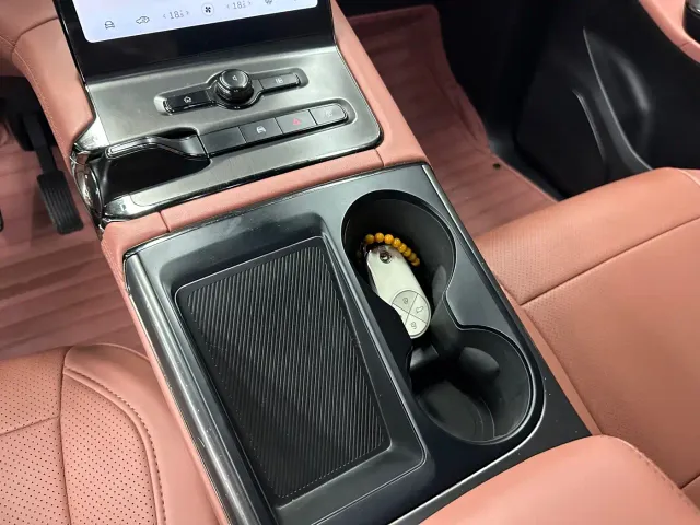 Nio EC6 — Фото автомобиля 10