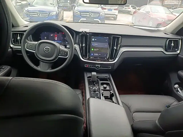 Volvo S60 — Фото автомобиля 9