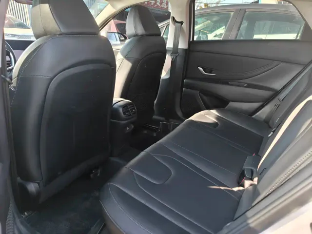 Hyundai Elantra — Фото автомобиля 5