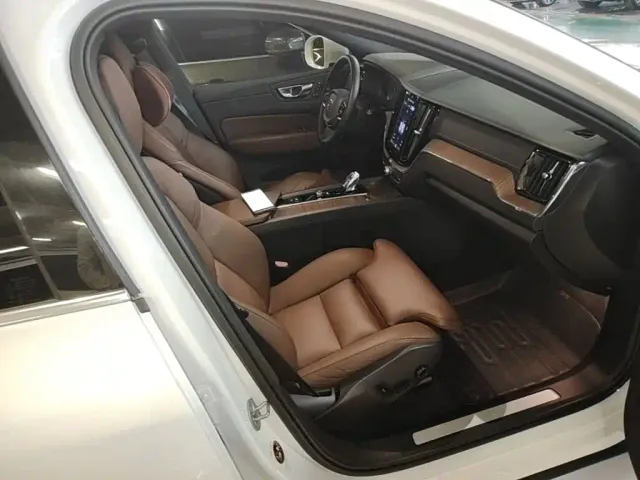 Volvo XC60 — Фото автомобиля 24