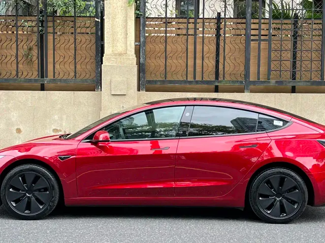 Tesla Model 3 — Фото автомобиля 3