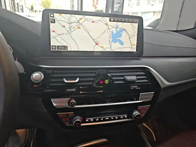 BMW 5 Series — Фото автомобиля 12