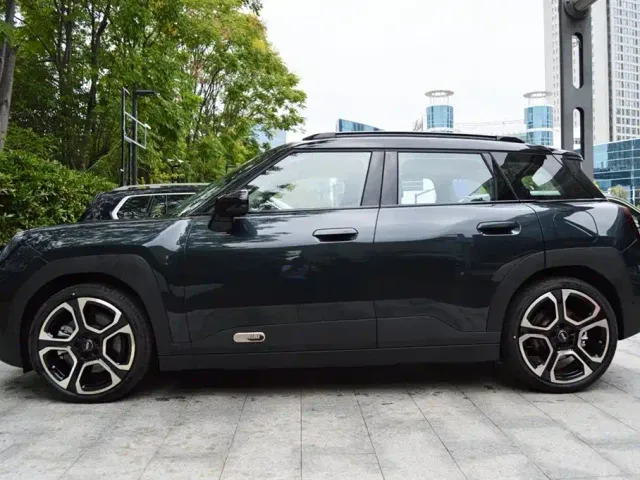 MINI Electric MINI ACEMAN — Фото автомобиля 5