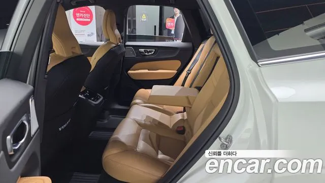 Вольво XC60 — Фото автомобиля 12