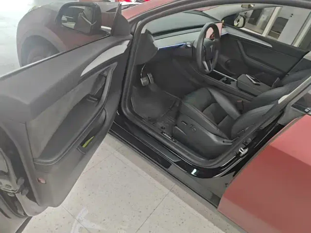Tesla Model Y — Фото автомобиля 12