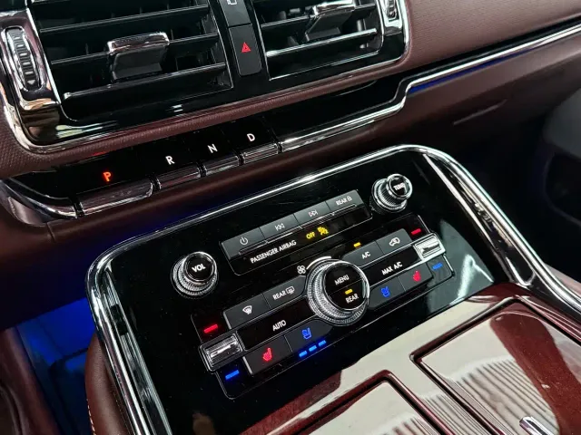 Lincoln Navigator — Фото автомобиля 15