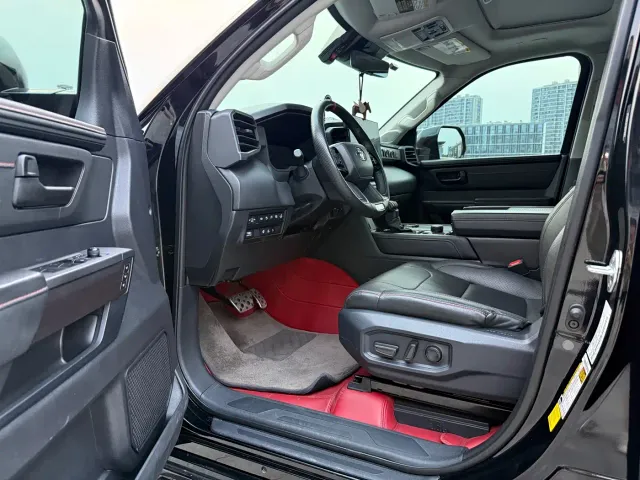 Toyota Sequoia — Фото автомобиля 4