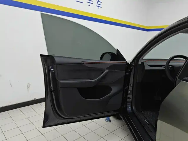 Tesla Model Y — Фото автомобиля 7