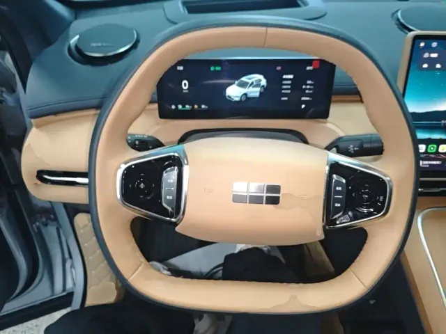 Geely Galaxy Starship 7 EM-i — Фото автомобиля 10