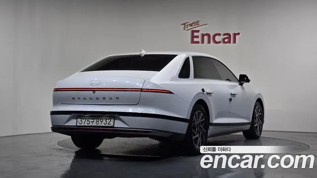 Hyundai Grandeur Grandeur (GN7) 3.5 Бензин 4WD — Фото автомобиля 2